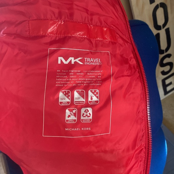 Michael Kors sustainable insulated red puffer jacket - Picture 11 of 11